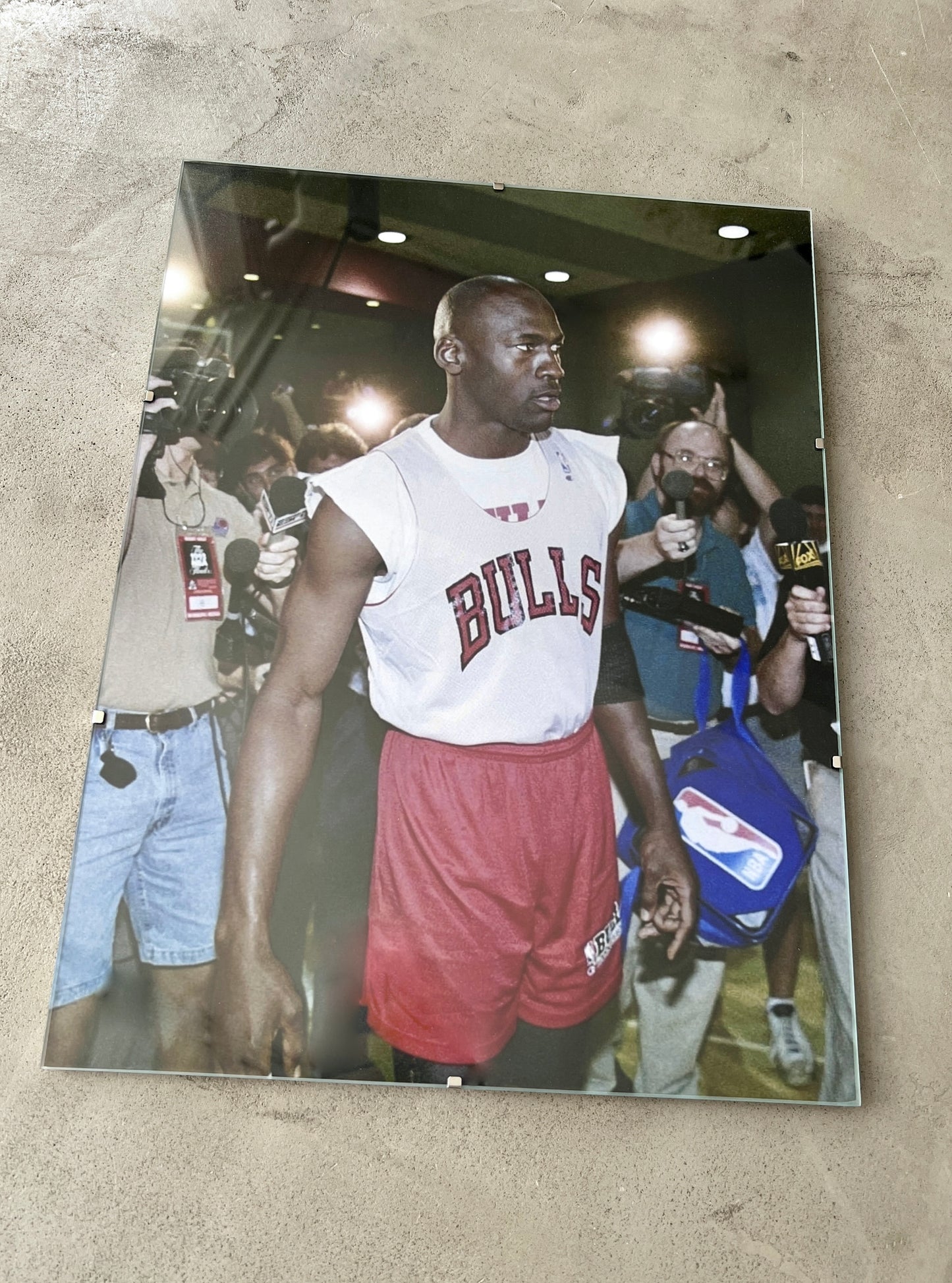 MICHAEL JORDAN BULLS GLASS PRINT
