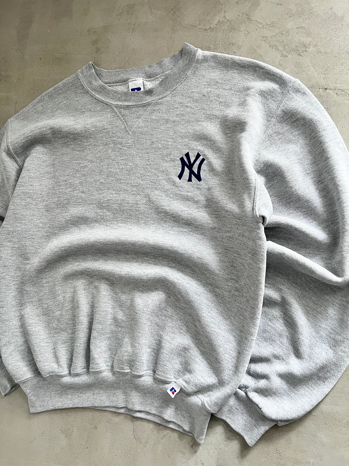 GREY YANKEES RUSSELL SWEATER - 1990S - L/XL