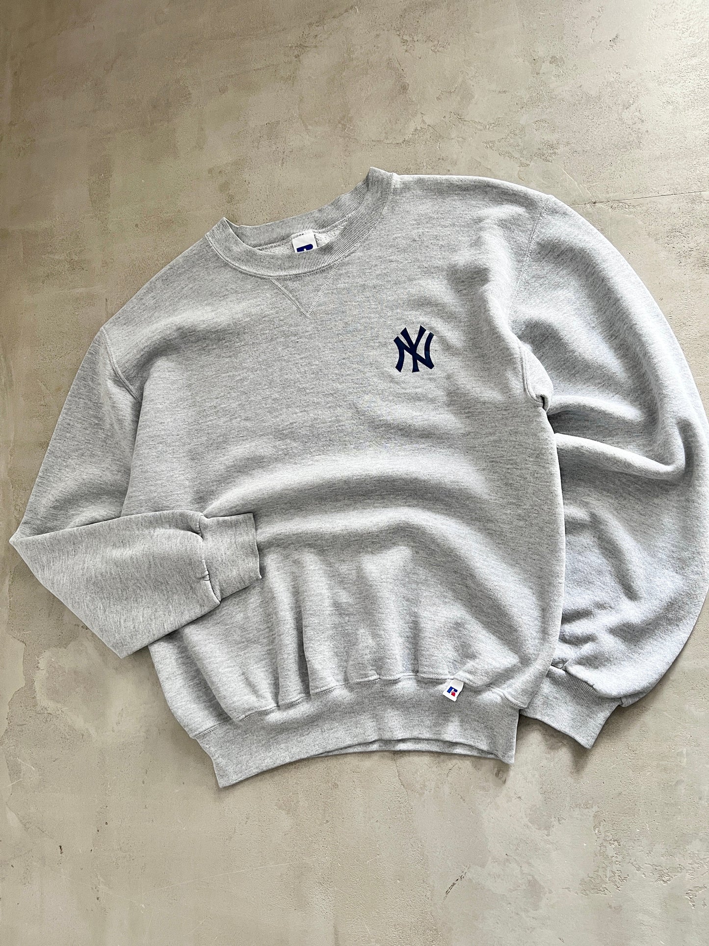 GREY YANKEES RUSSELL SWEATER - 1990S - L/XL