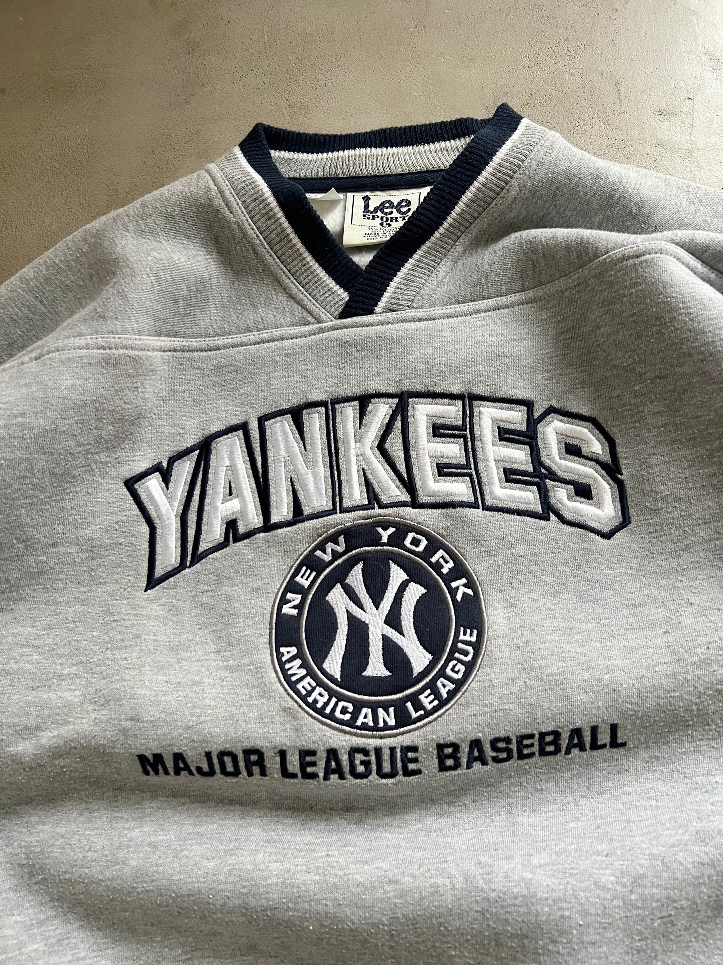 GREY YANKEES SWEATER - 1990S - L/XL