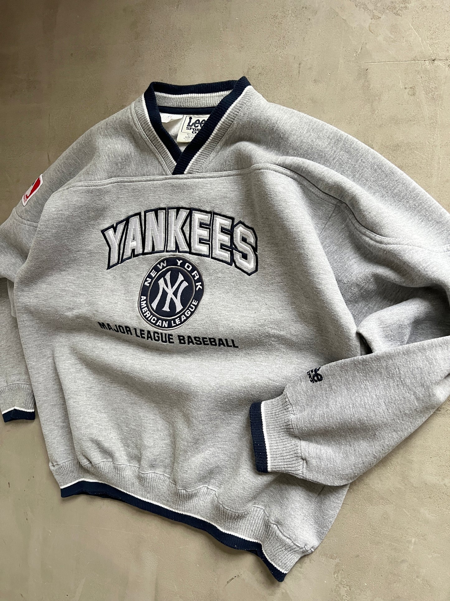 GREY YANKEES SWEATER - 1990S - L/XL