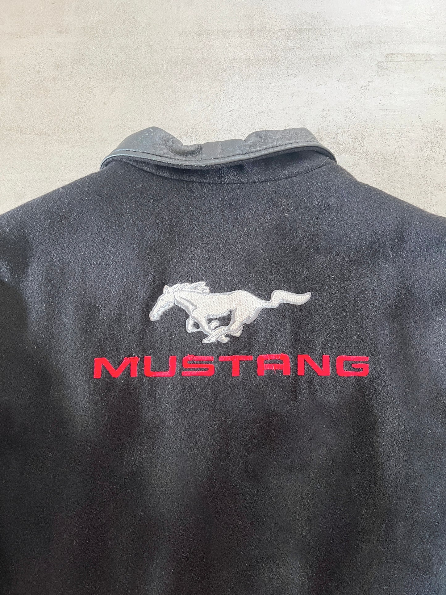 BLACK FORD MUSTANG JACKET - 1990S - XL