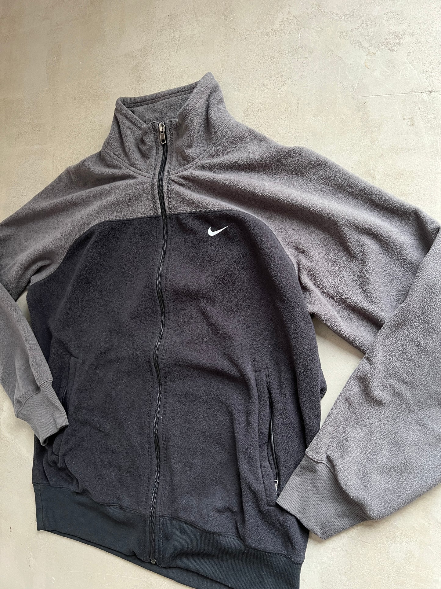 GREY/BLACK NIKE FLEECE - 2000S - L