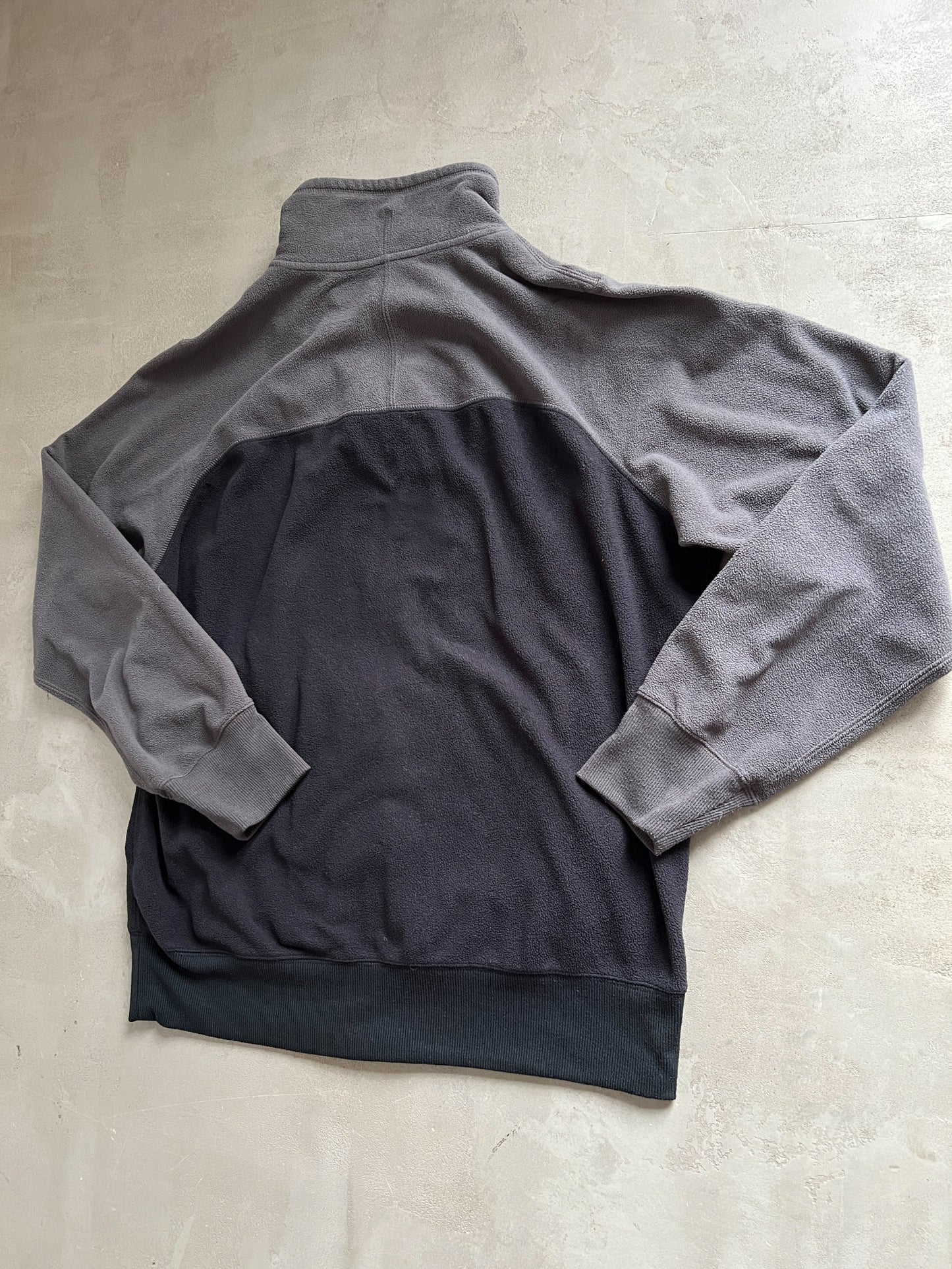 GREY/BLACK NIKE FLEECE - 2000S - L