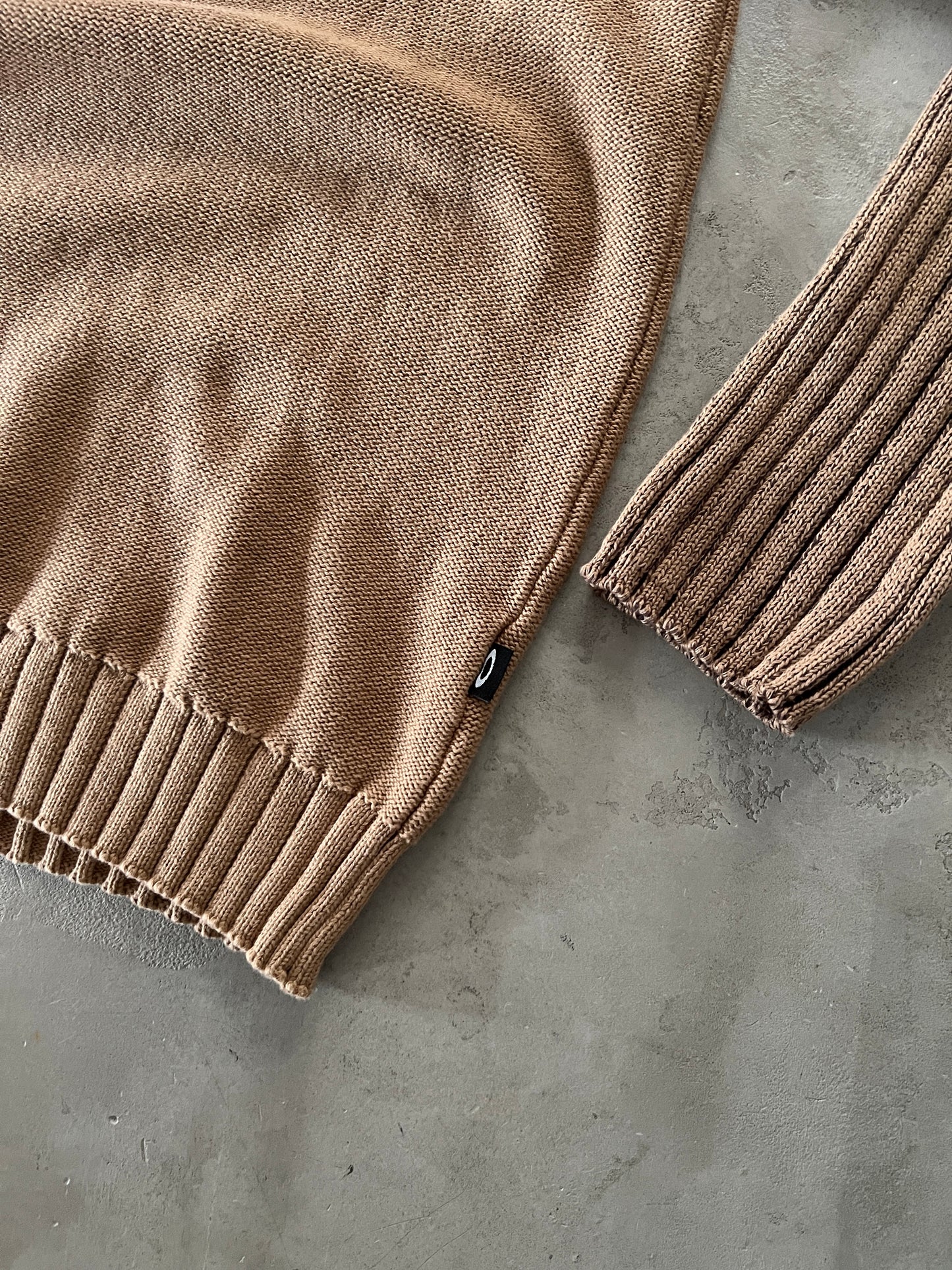 BROWN OAKLEY KNIT SWEATER - 1990S - L