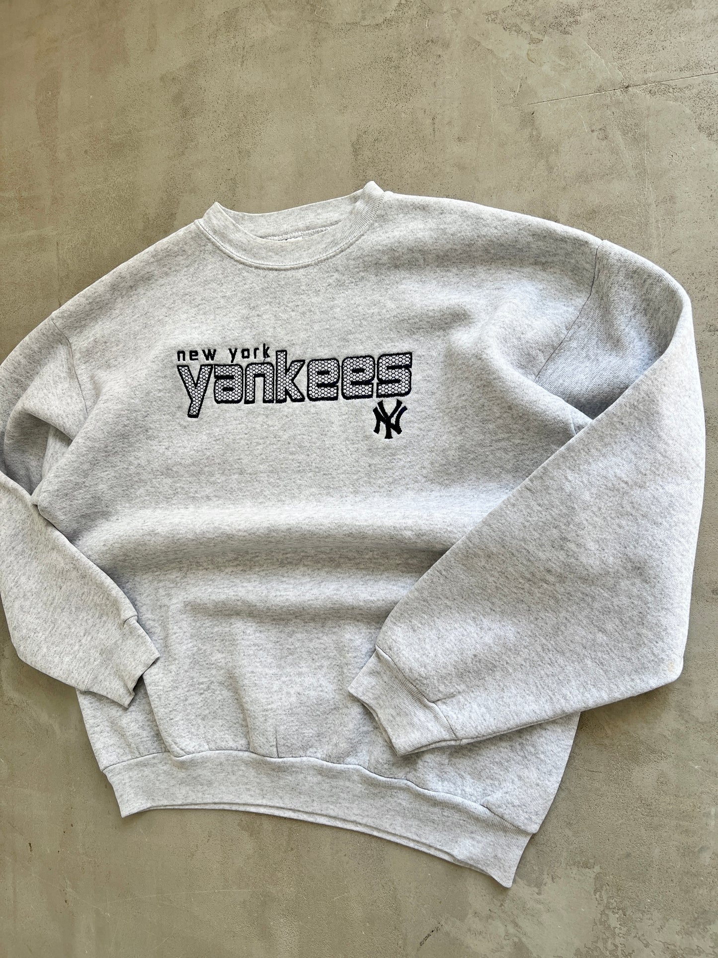 GREY YANKEES SWEATER - 1990S - M