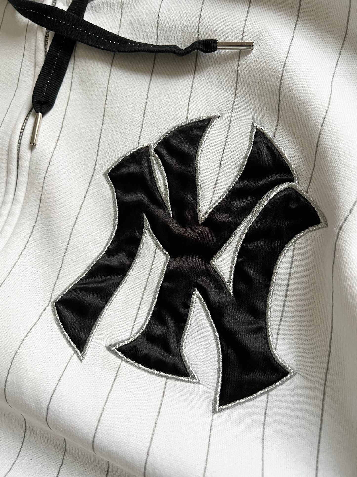WHITE YANKEES ZIP UP HOODIE - 1990S - L/XL