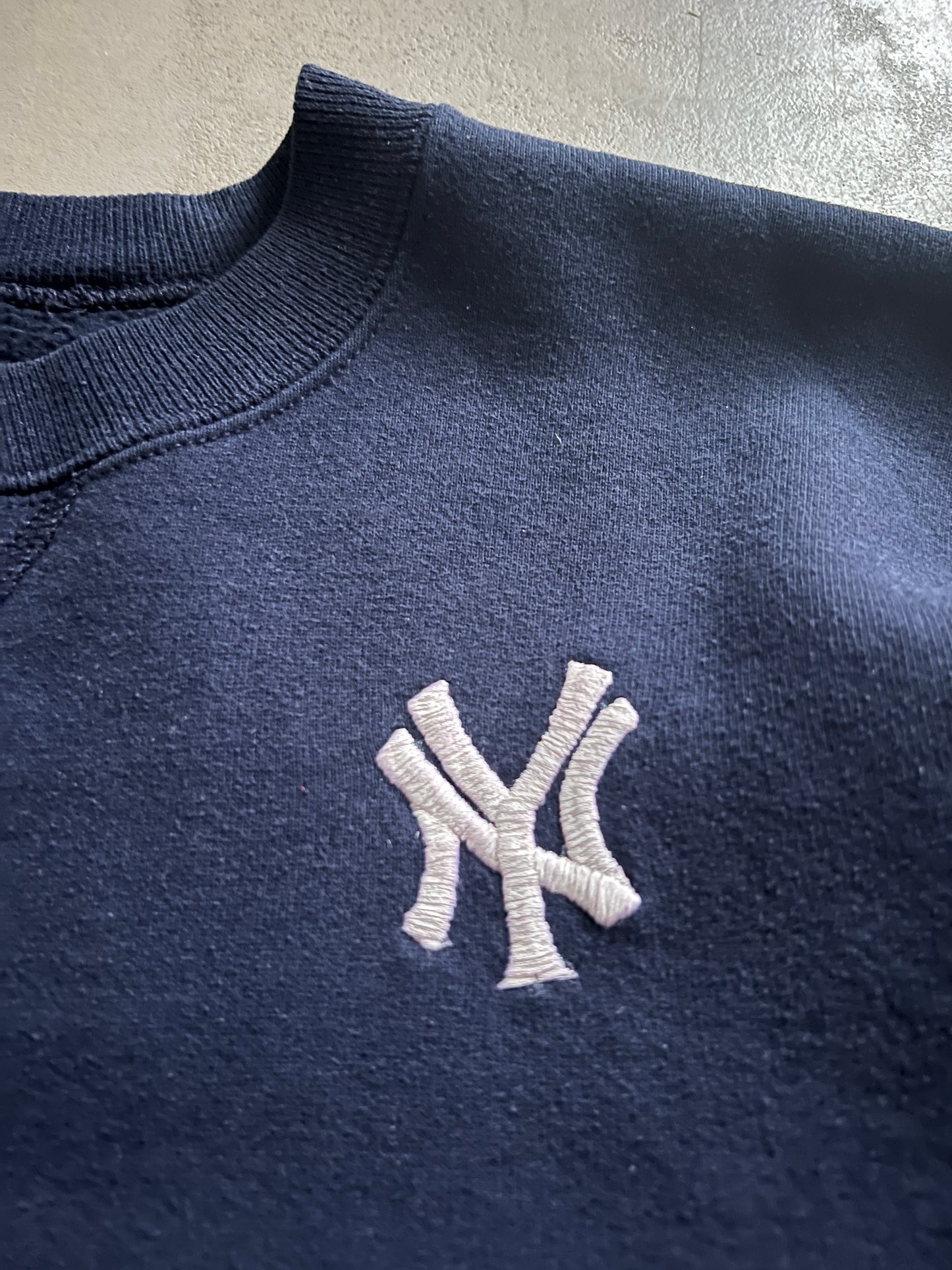 NAVY YANKEES RUSSELL SWEATER - 1990S - M
