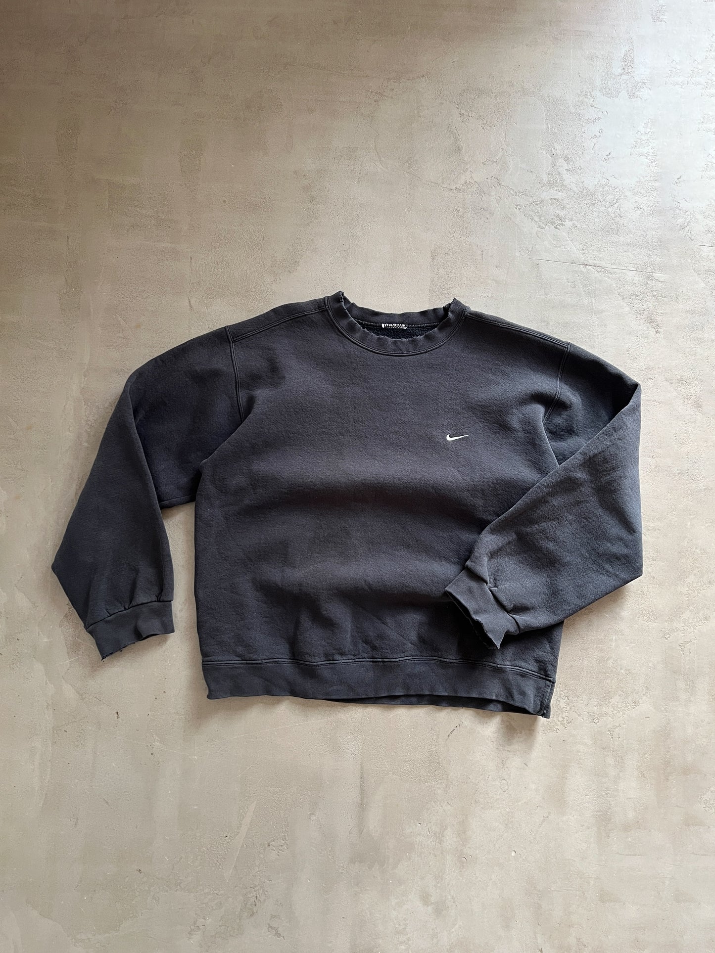 FADED BLACK NIKE SWEATER - 1990S - M/S