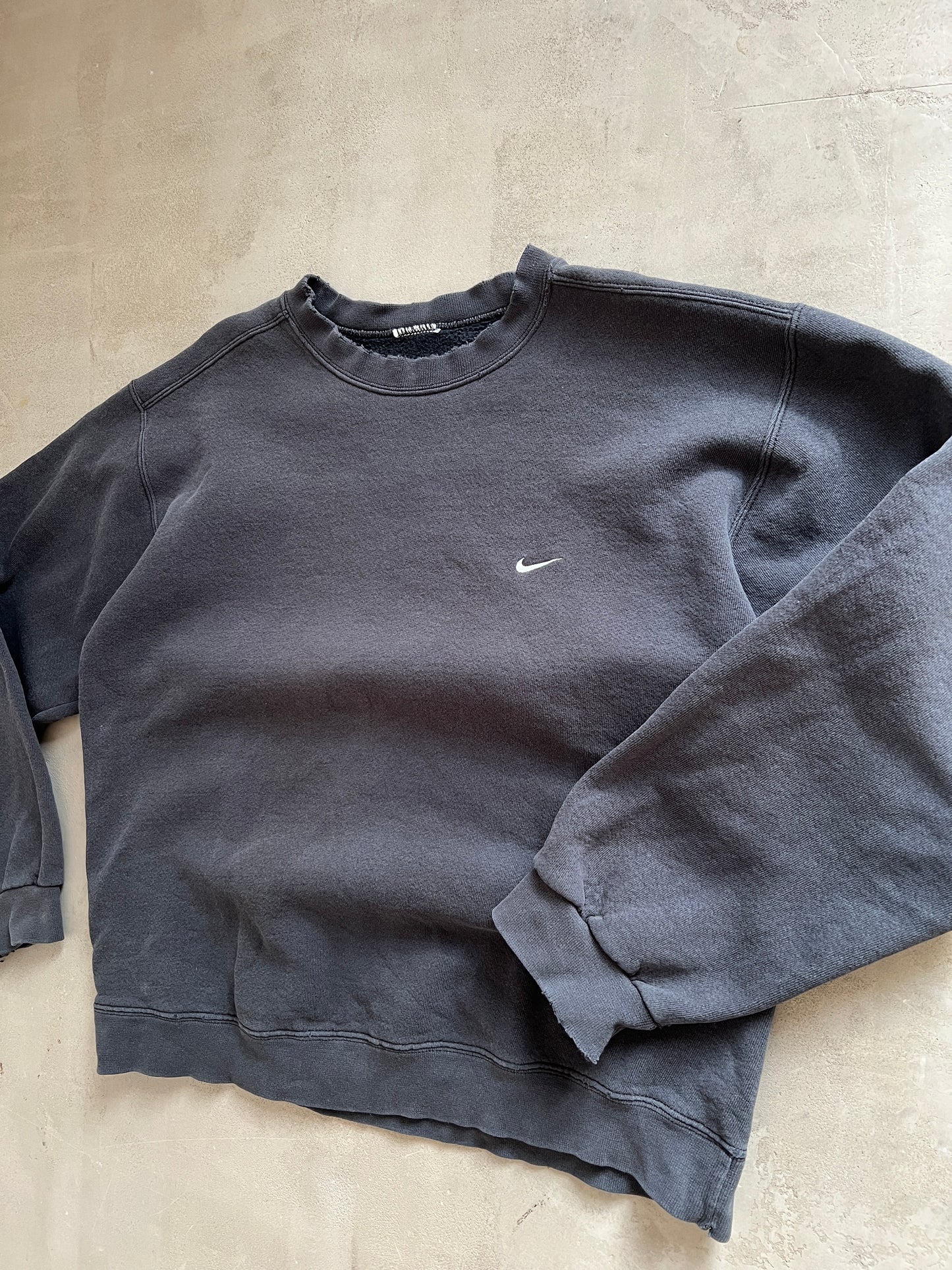 FADED BLACK NIKE SWEATER - 1990S - M/S