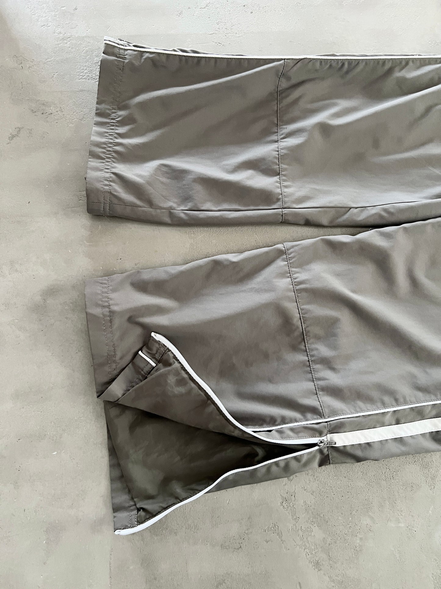 BEIGE/WHITE NIKE TRACK PANTS - 2000S - L