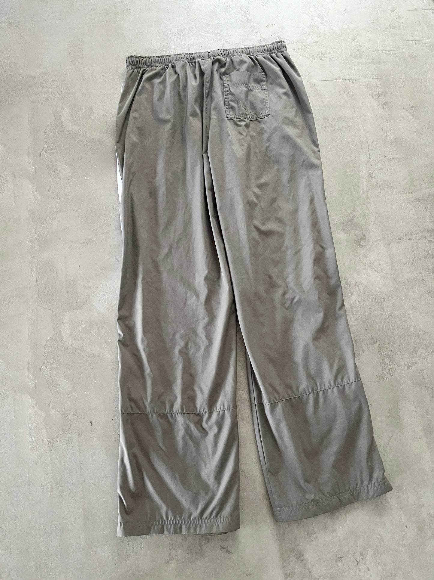 BEIGE/WHITE NIKE TRACK PANTS - 2000S - L