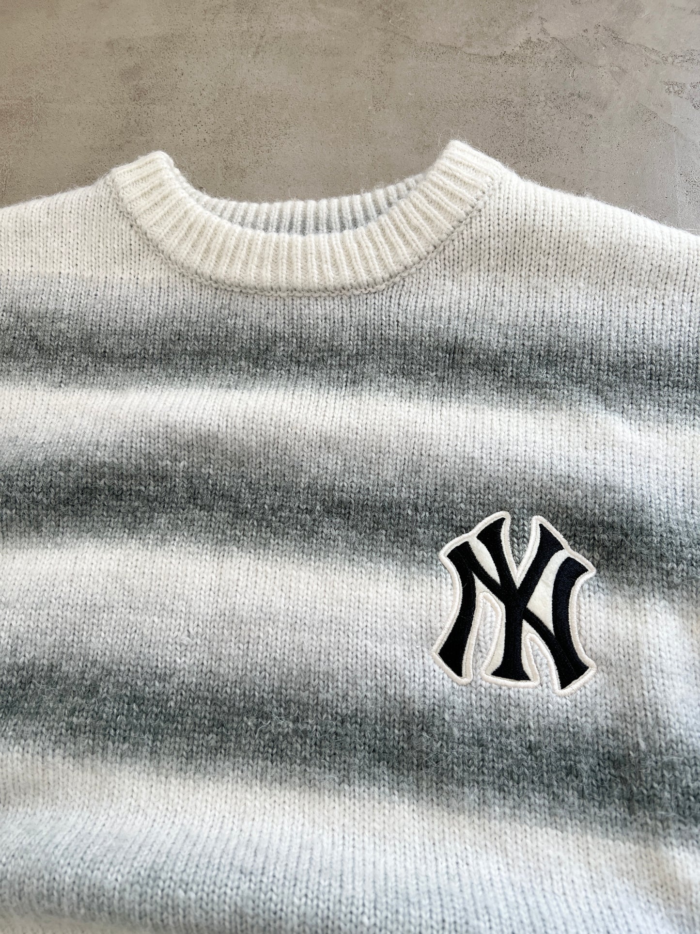 WHITE/GREY YANKEES KNIT SWEATER - 2000S - L