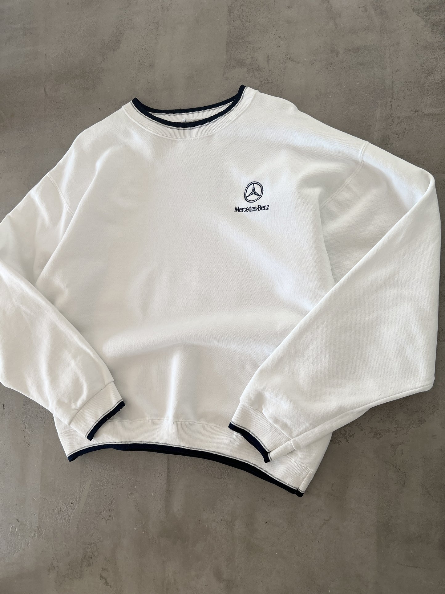 WHITE/NAVY MERCEDES BENZ SWEATER - 1990S - L/M