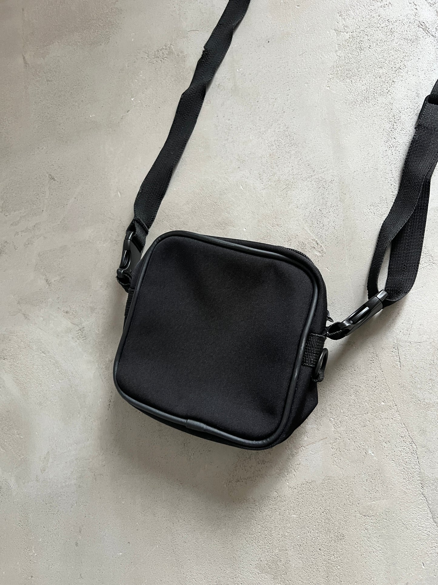 BLACK NIKE BAG - 1990S
