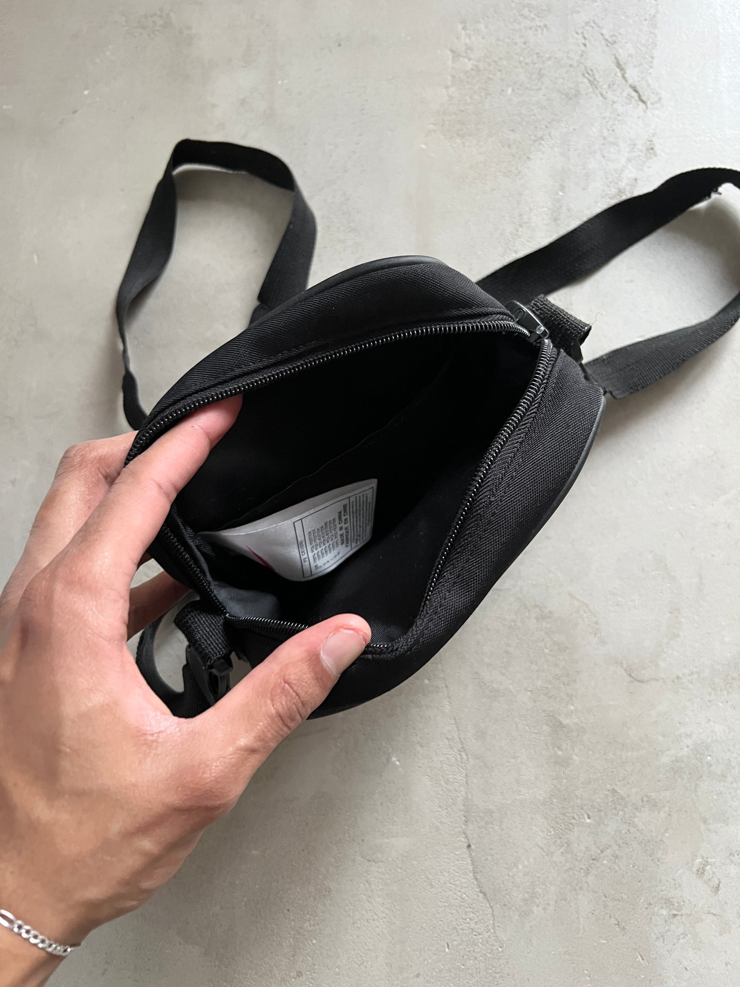 BLACK NIKE BAG - 1990S