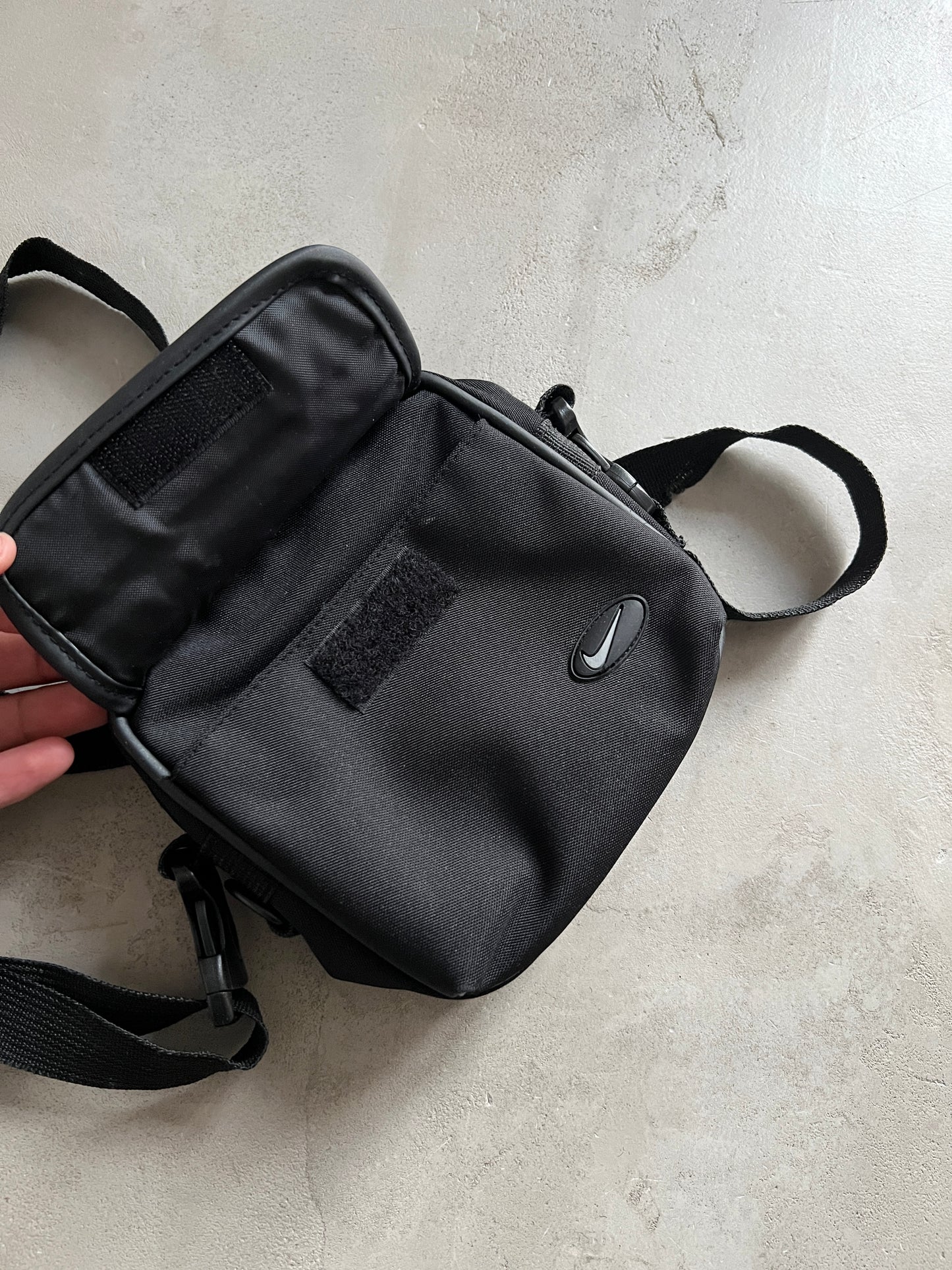 BLACK NIKE BAG - 1990S