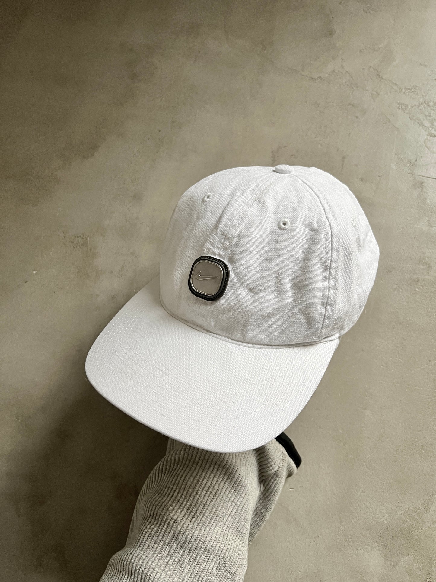 WHITE NIKE CAP - 2000S