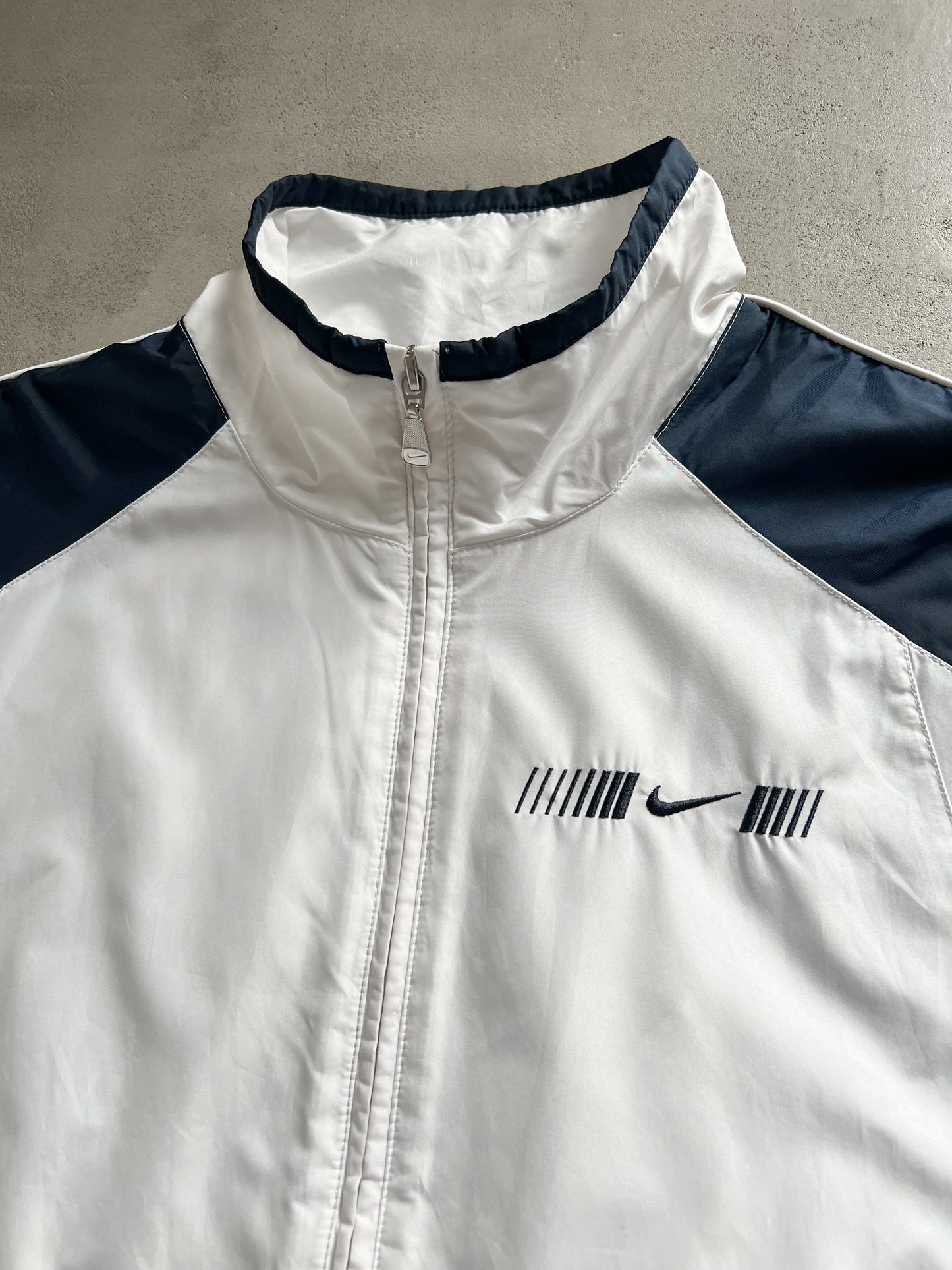 WHITE/NAVY NIKE TRACK JACKET - 2000S - M