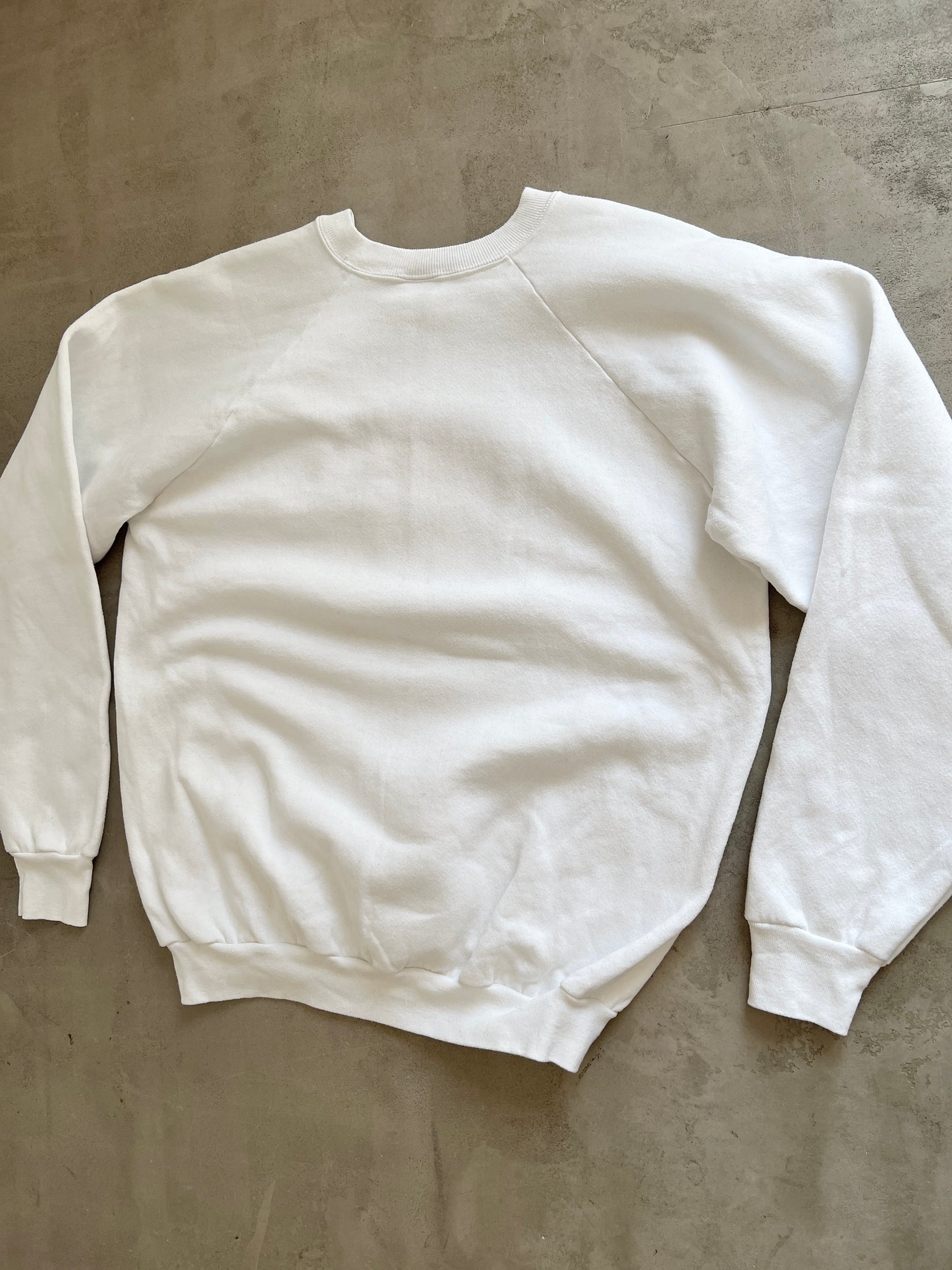 WHITE PORSCHE 911 SWEATER - 1980S - L/XL