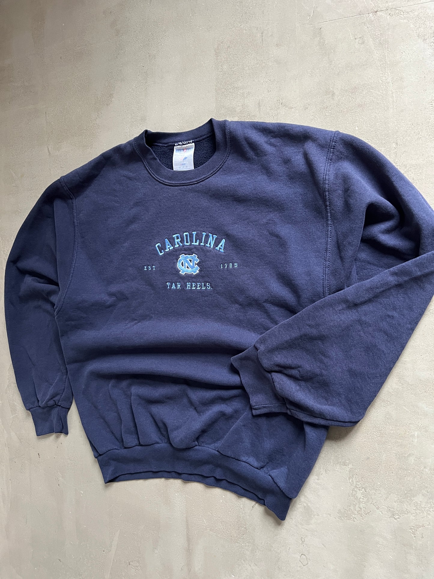 NAVY UNC SWEATER - 1990S - M