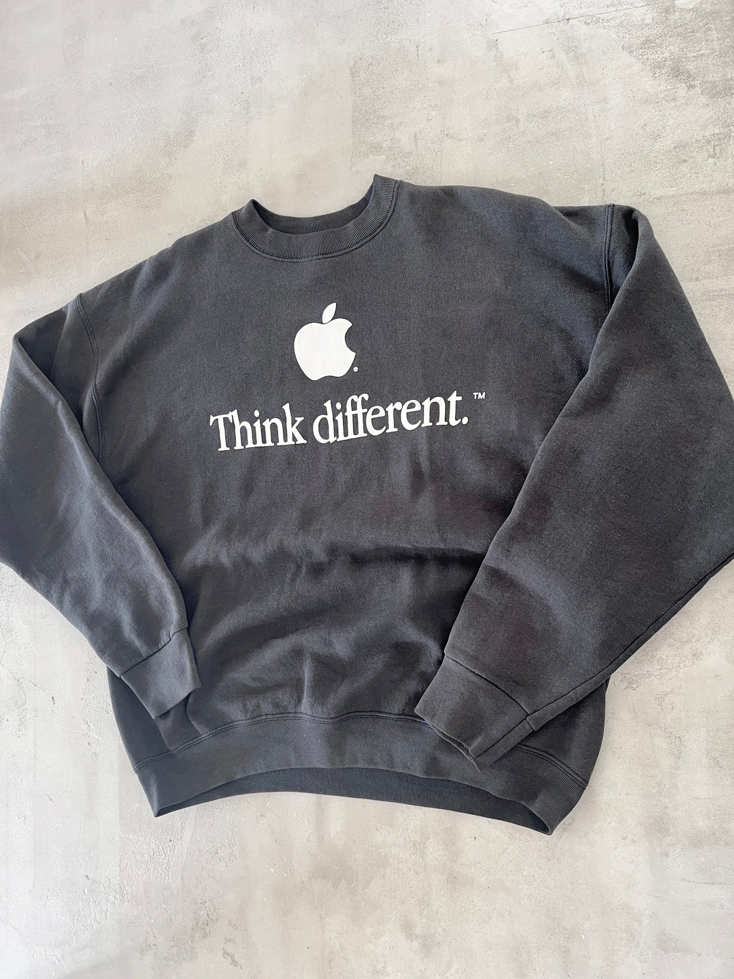 BLACK APPLE SWEATER - 1990S - L/XL