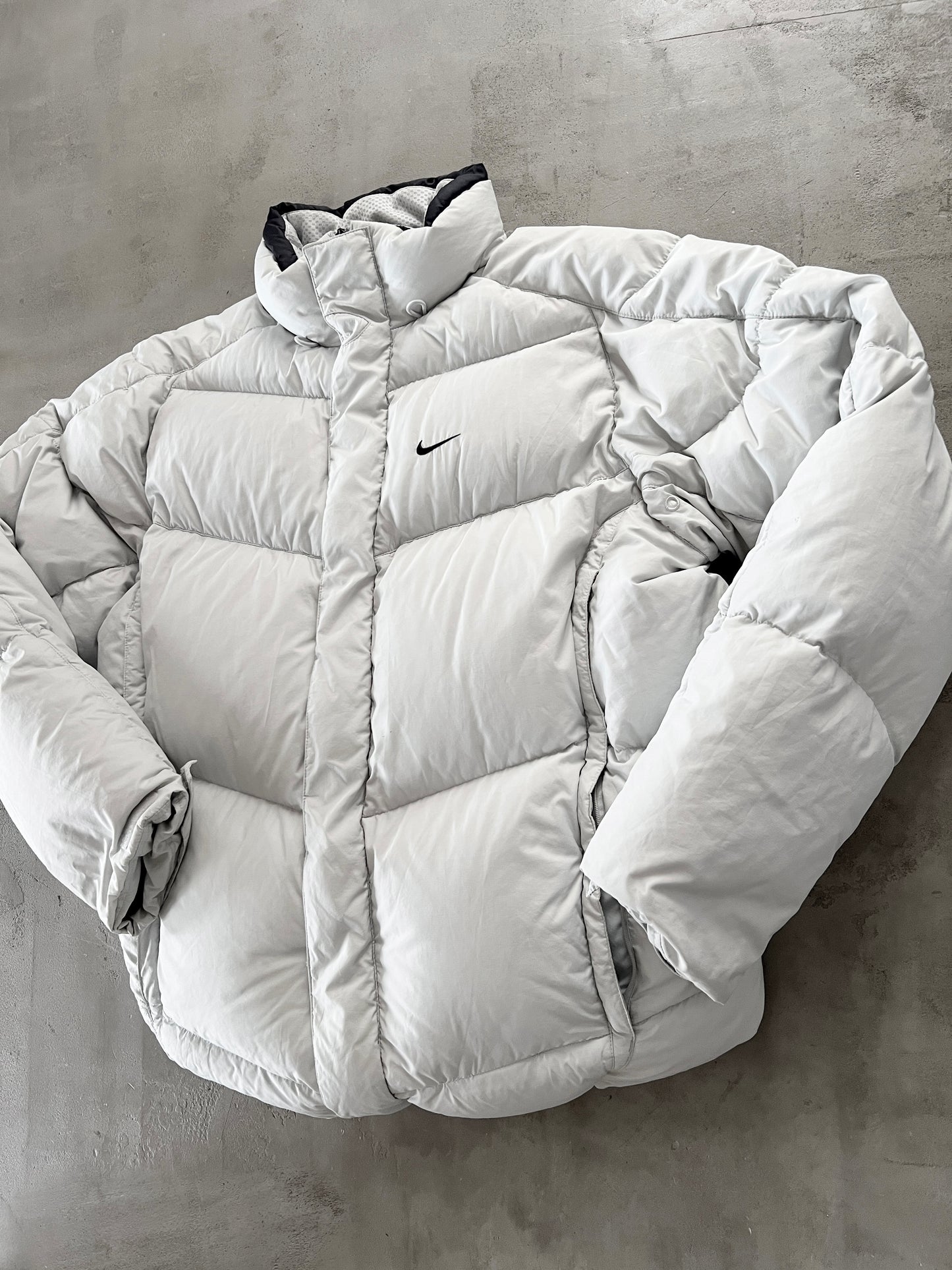 GREY NIKE PUFFER JACKET - 2000S - L