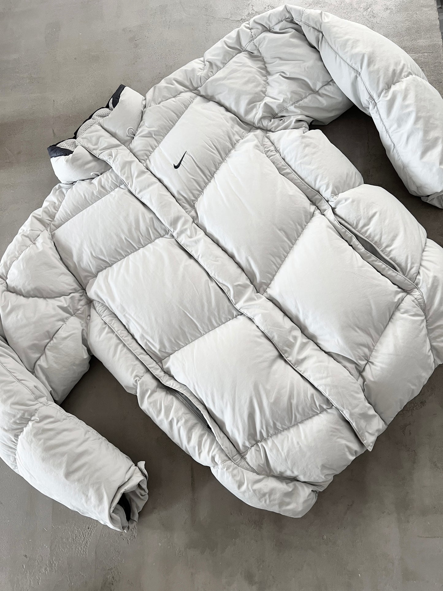 GREY NIKE PUFFER JACKET - 2000S - L
