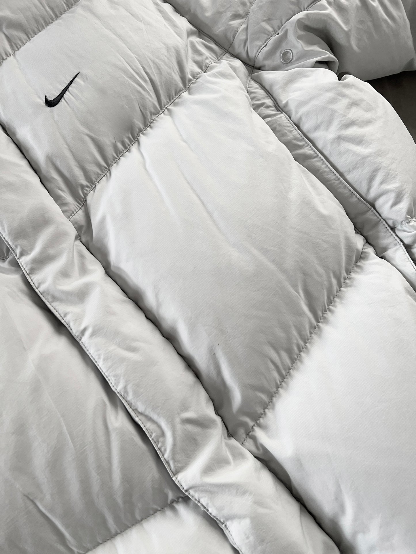 GREY NIKE PUFFER JACKET - 2000S - L