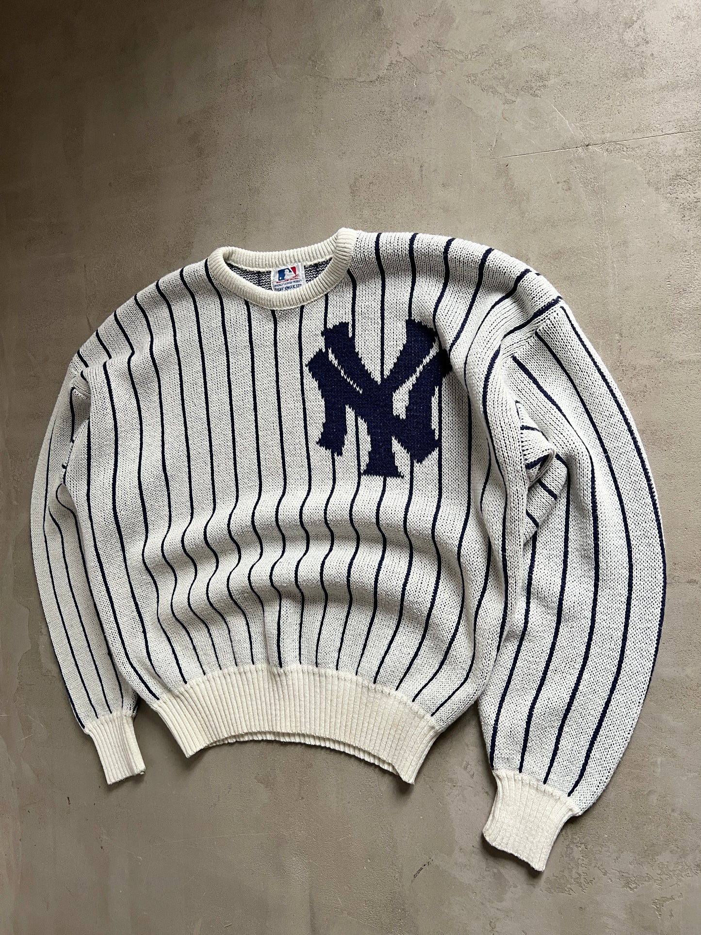 WHITE/NAVY YANKEES KNIT SWEATER - 1980S - S/M