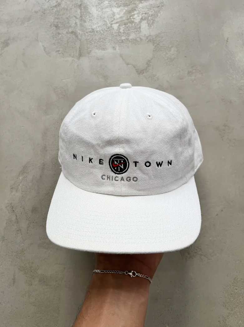 WHITE NIKE TOWN CHICAGO CAP - 1990S