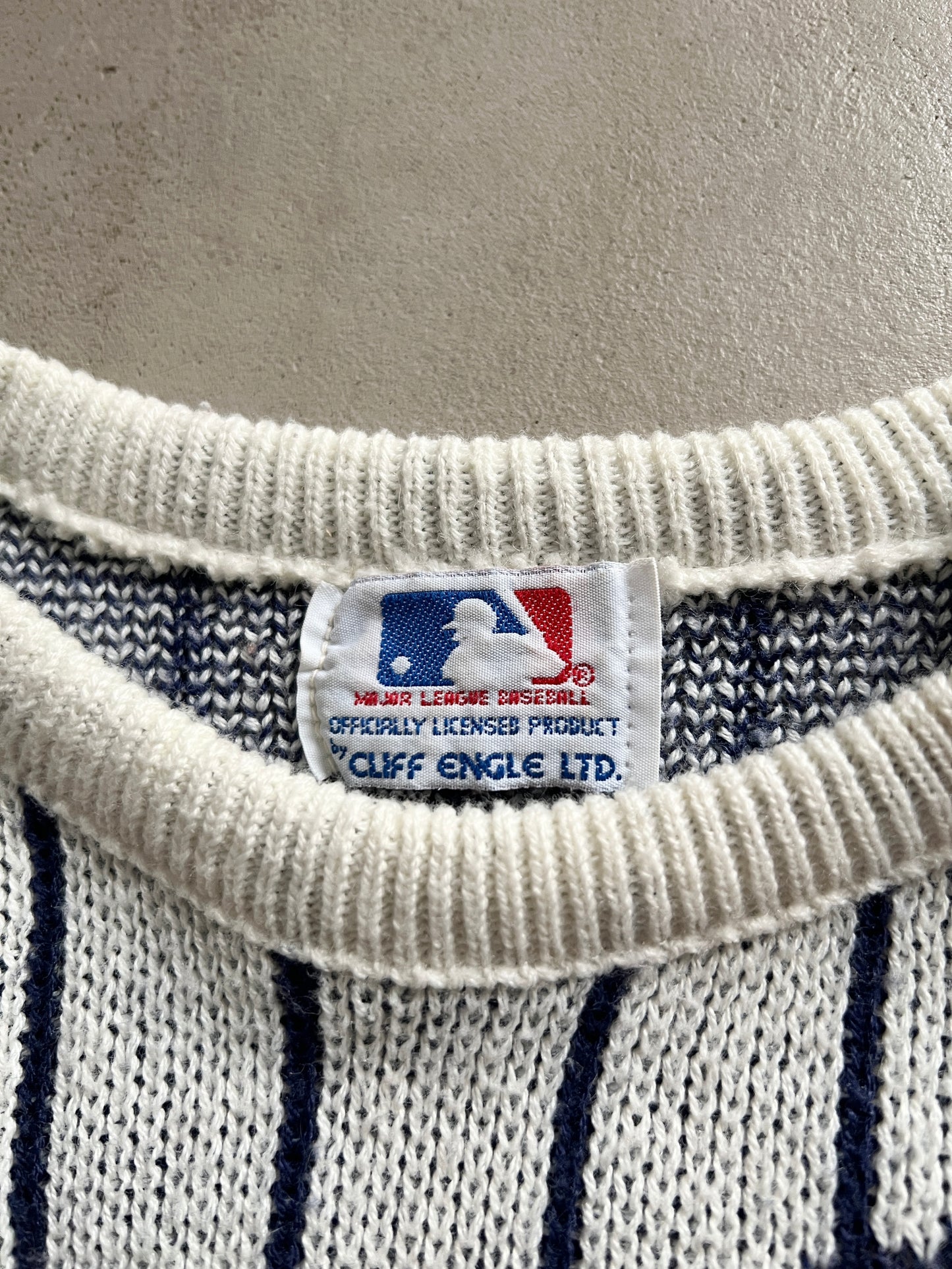 WHITE/NAVY YANKEES KNIT SWEATER - 1980S - S/M