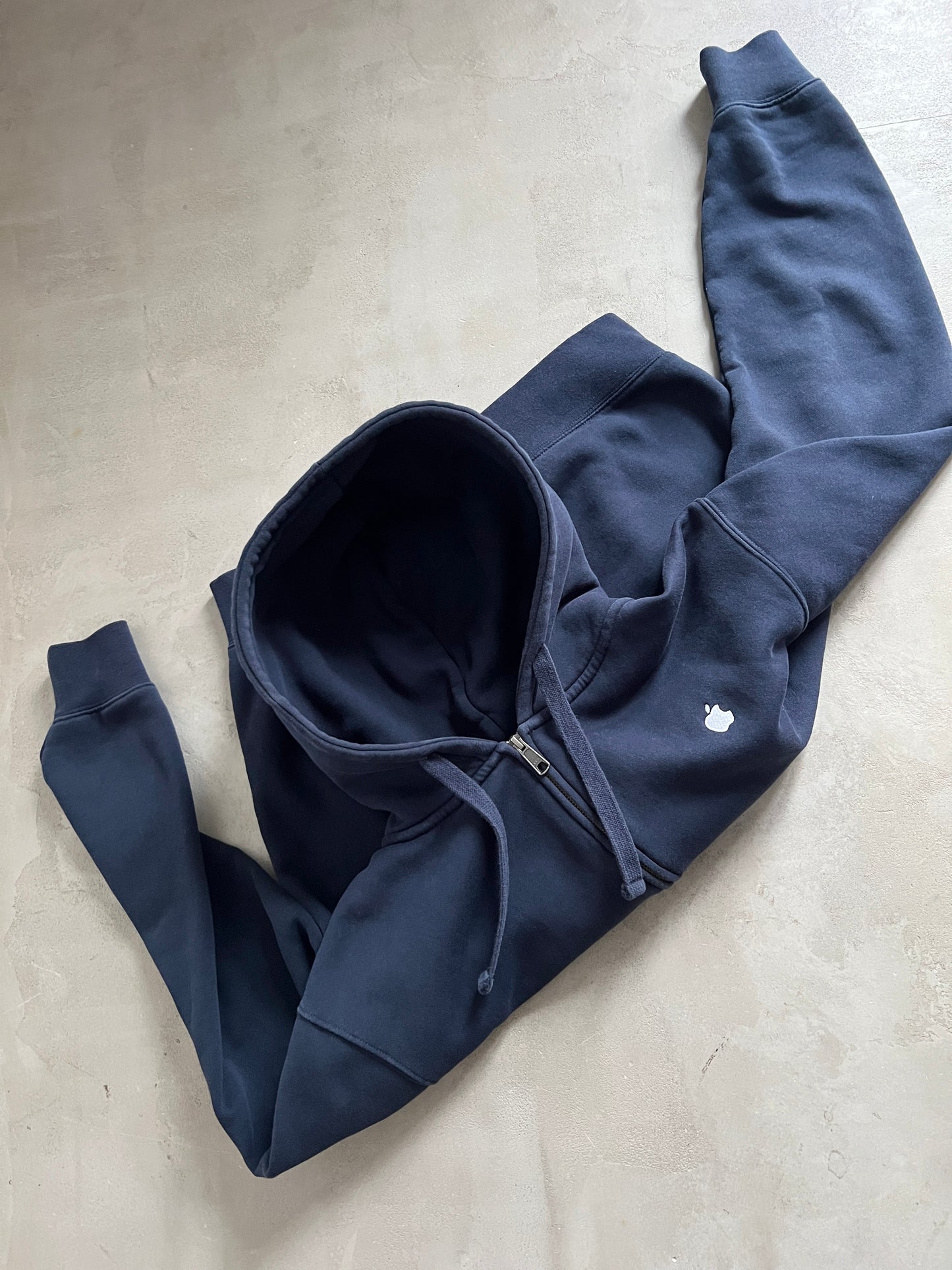 NAVY APPLE RUSSELL ZIP UP HOODIE - 1990S - M