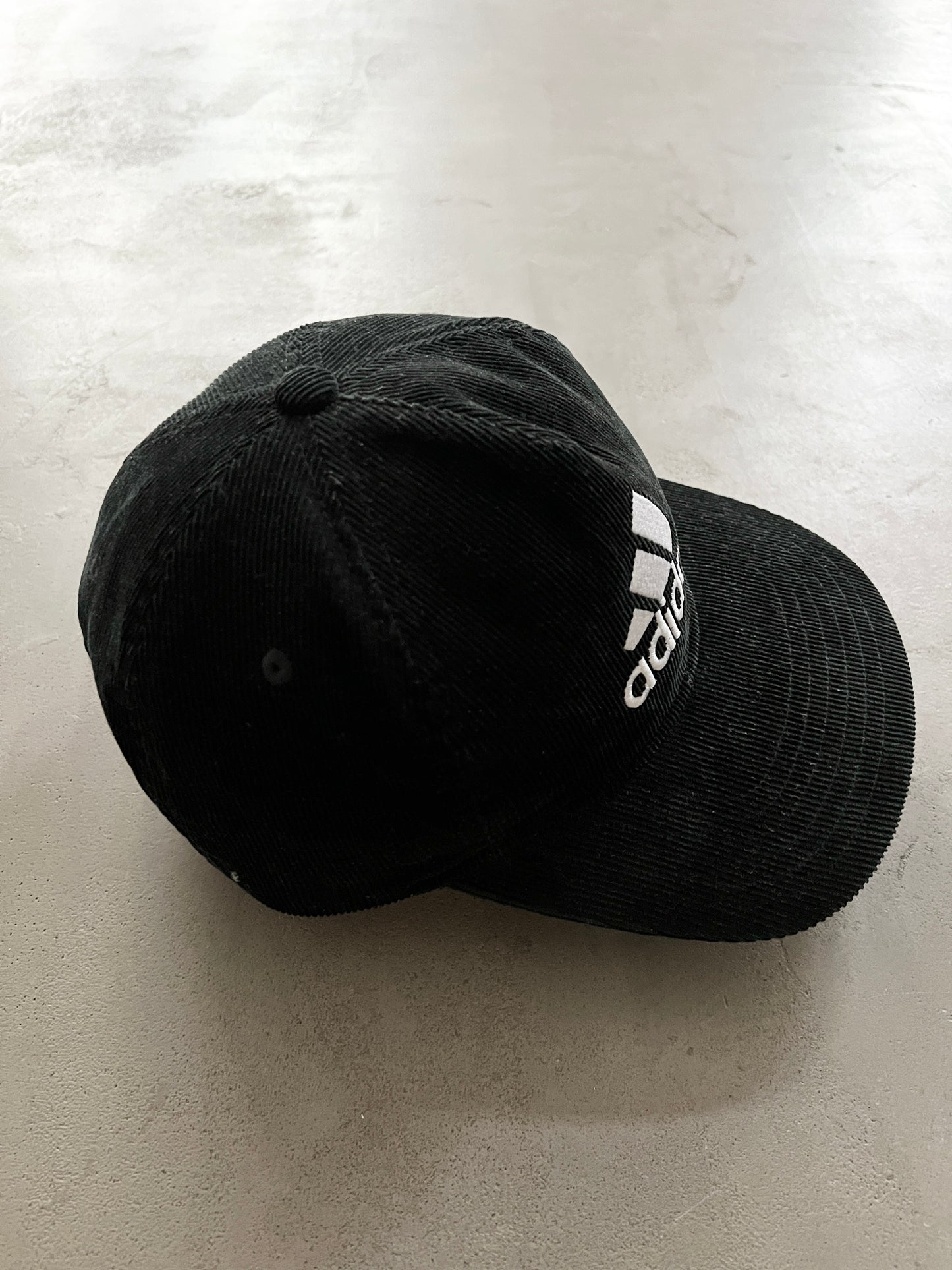 BLACK ADIDAS CORDUROY CAP - 1990S