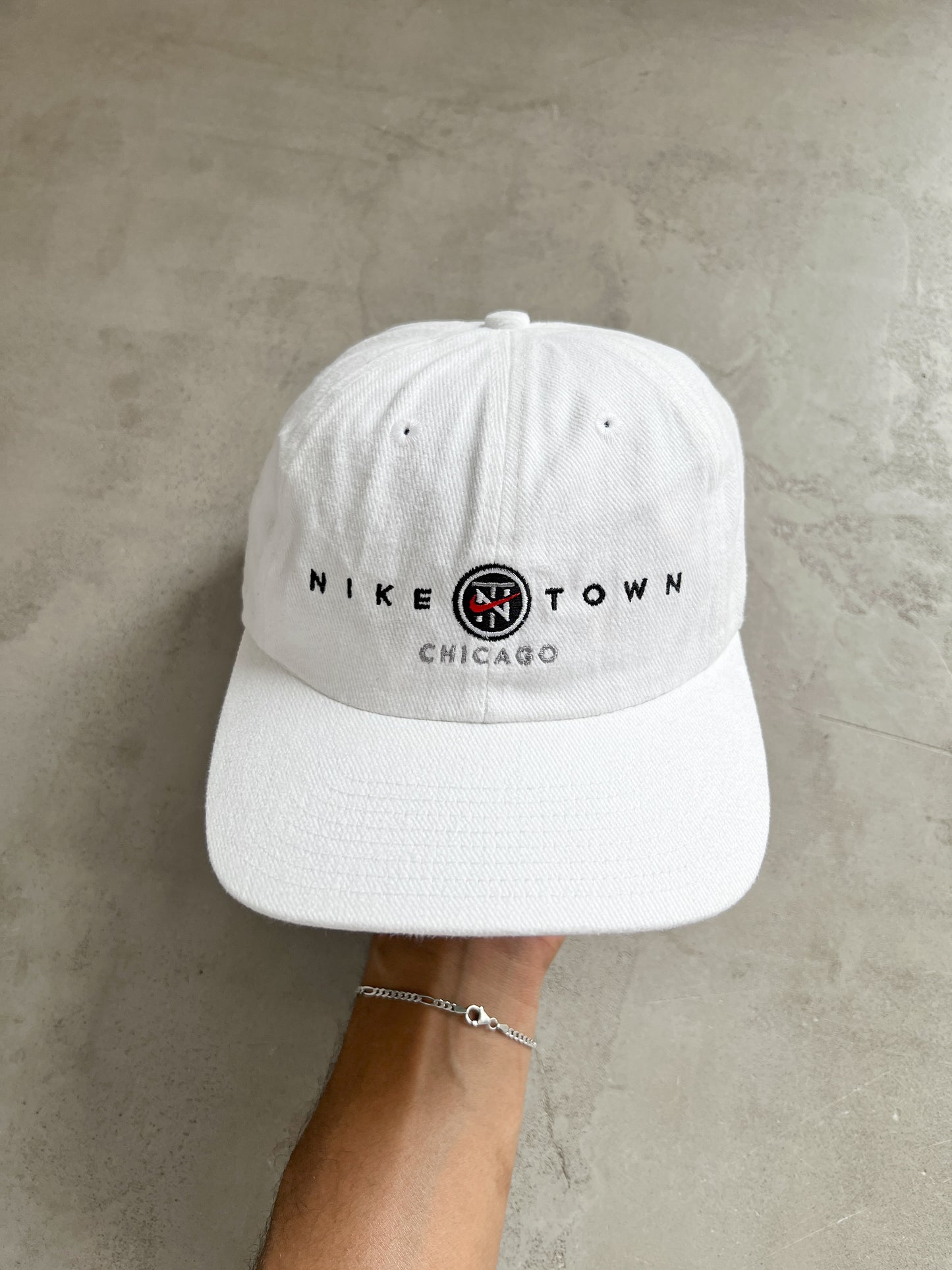WHITE NIKE TOWN CAP - 1990S