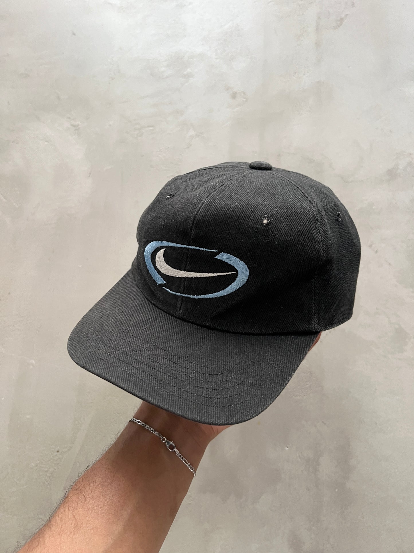 BLACK/BABY BLUE NIKE CAP - 1990S