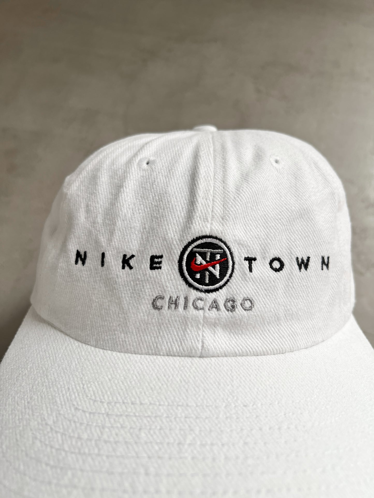 WHITE NIKE TOWN CAP - 1990S