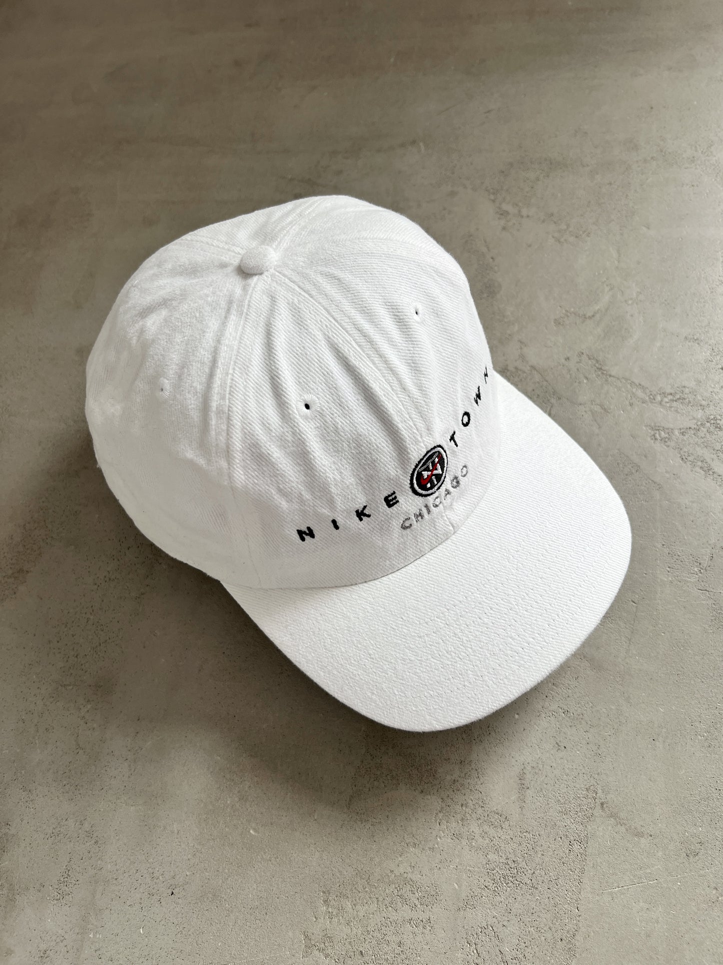 WHITE NIKE TOWN CAP - 1990S