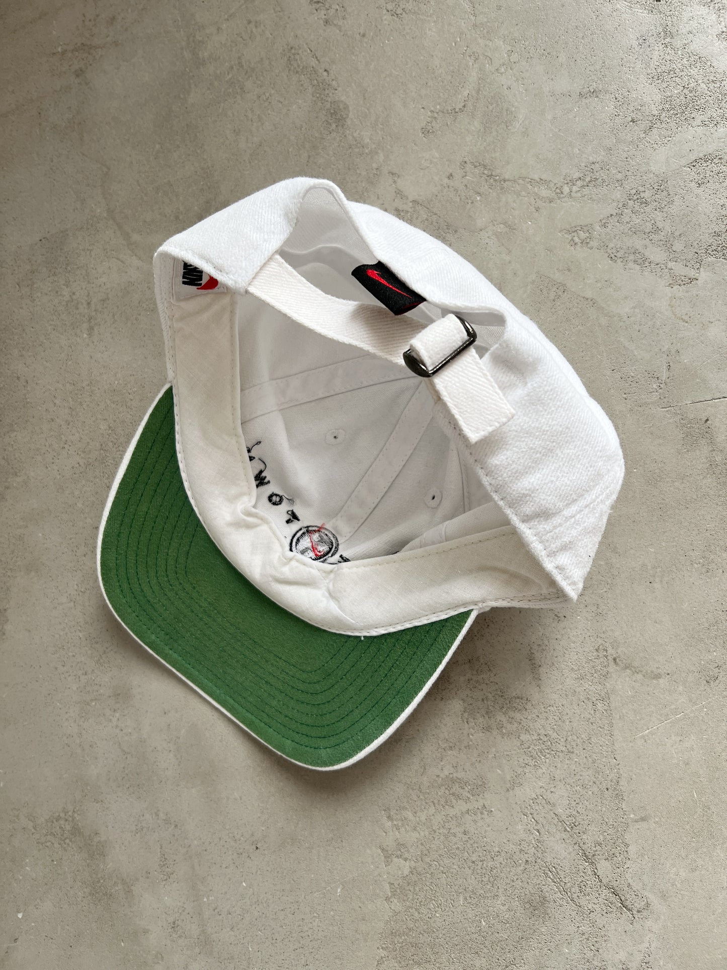 WHITE NIKE TOWN CAP - 1990S