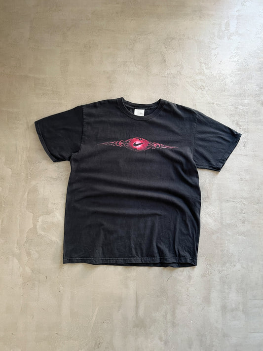 FADED BLACK/RED NIKE TEE - 2000S - L