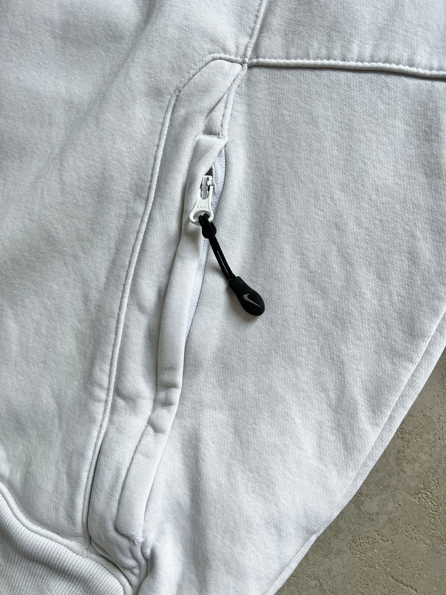 WHITE NIKE HOODIE - 2000S - M