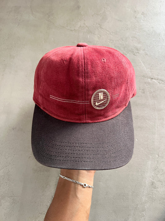 WINE RED NIKE CAP - 1990S