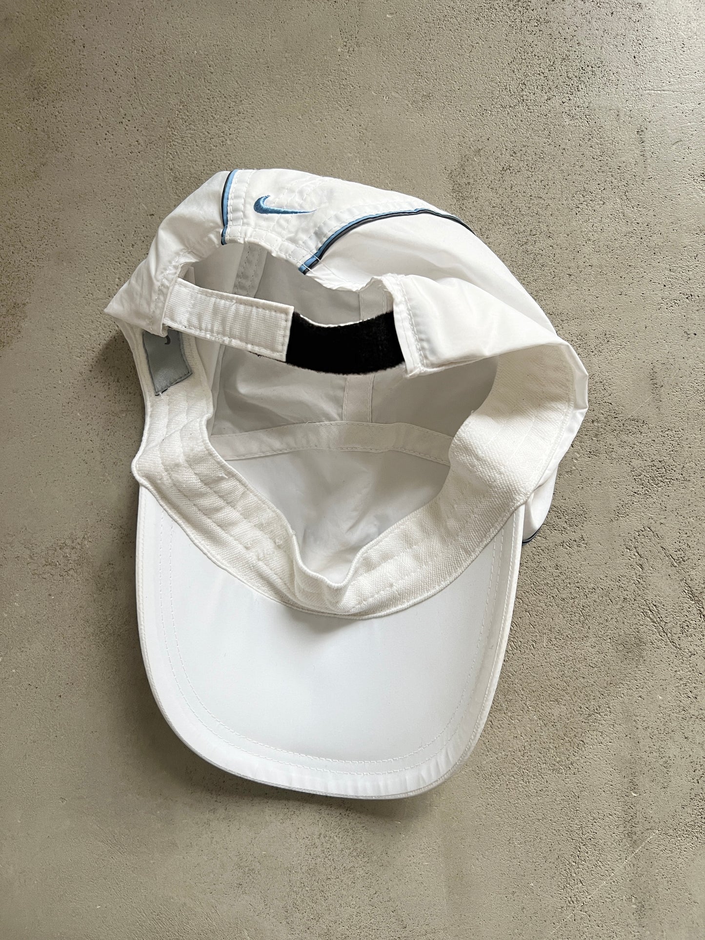 WHITE/BABY BLUE NIKE AIR MAX CAP - 2000S