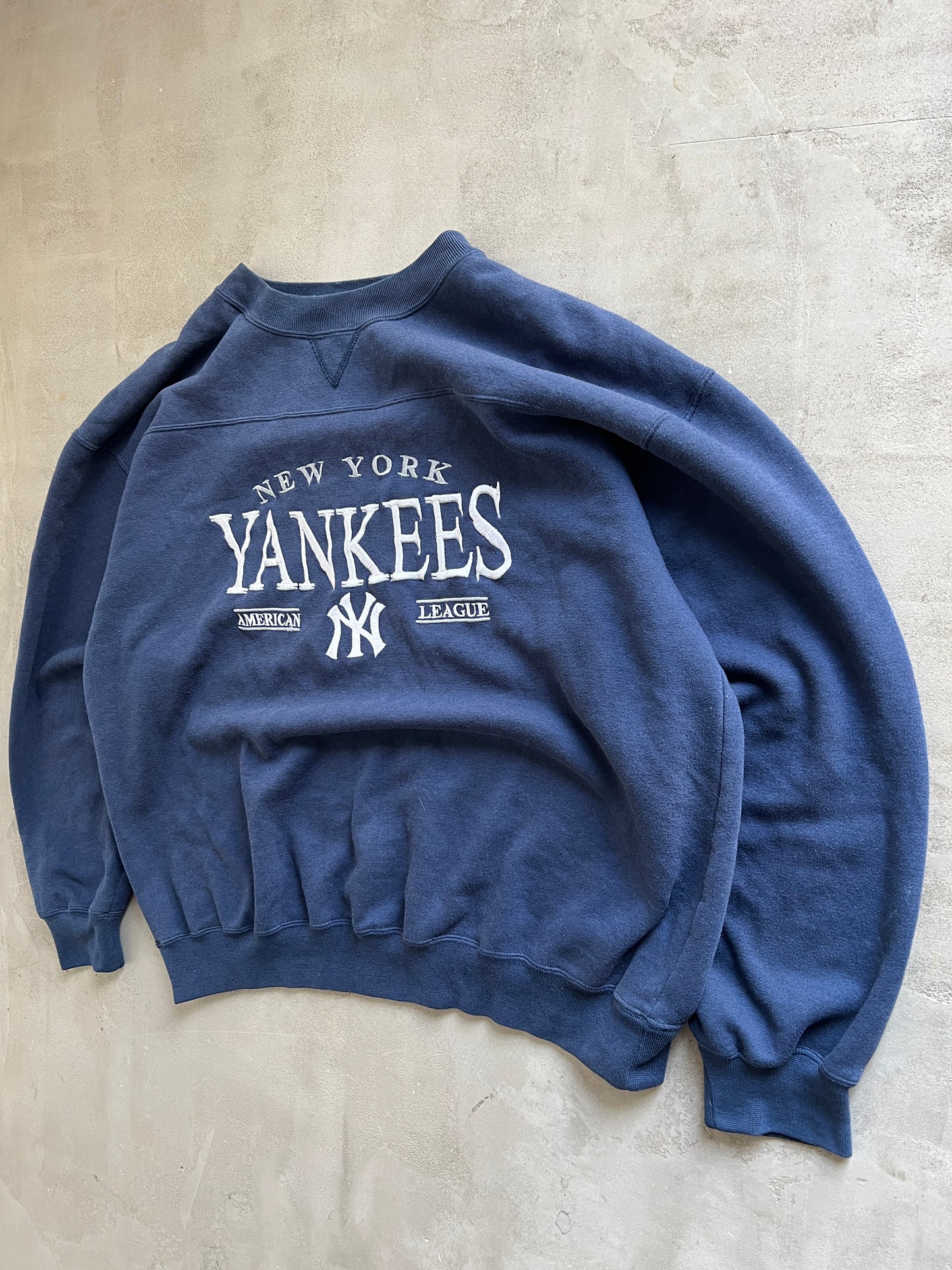 NAVY YANKEES SWEATER - 1990S - L