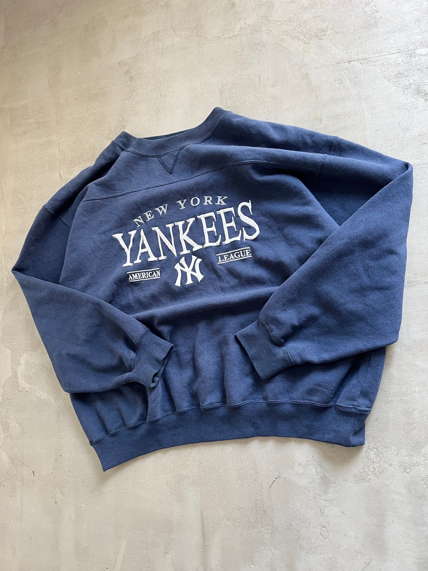 NAVY YANKEES SWEATER - 1990S - L