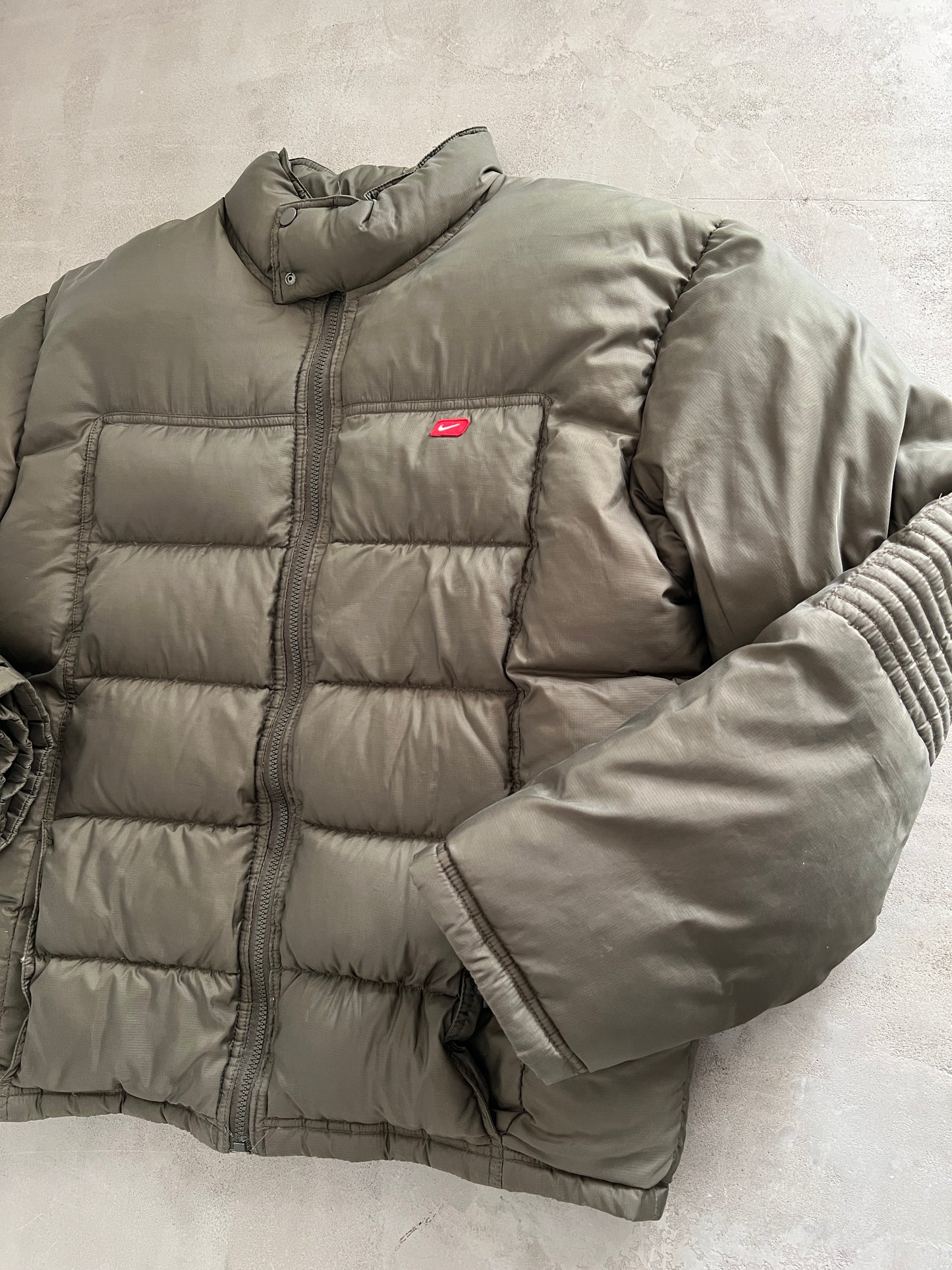 KHAKI NIKE PUFFER - 2000S - L