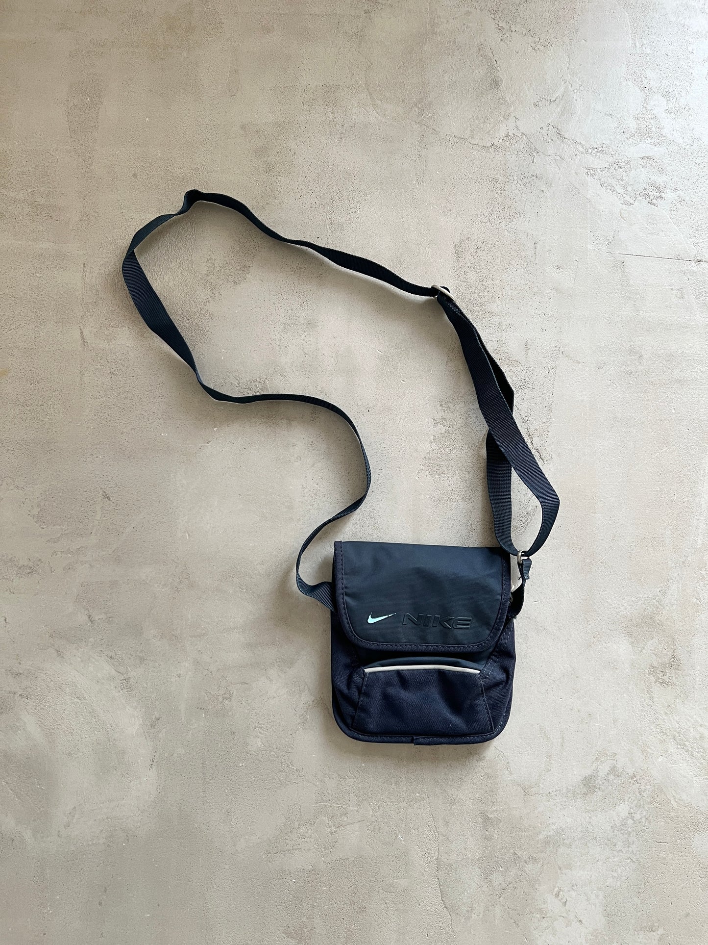 NAVY NIKE BAG - 2000S