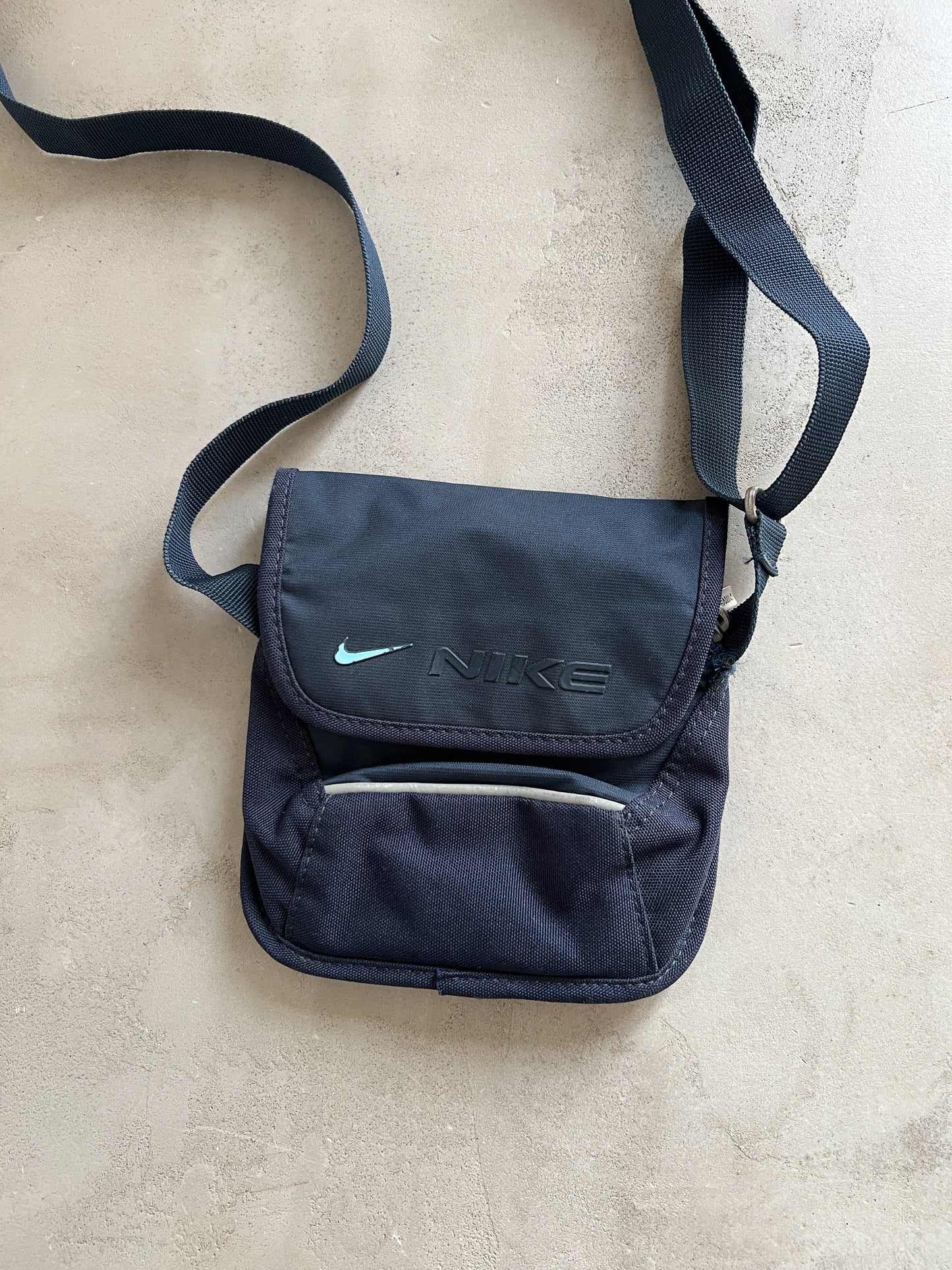 NAVY NIKE BAG - 2000S