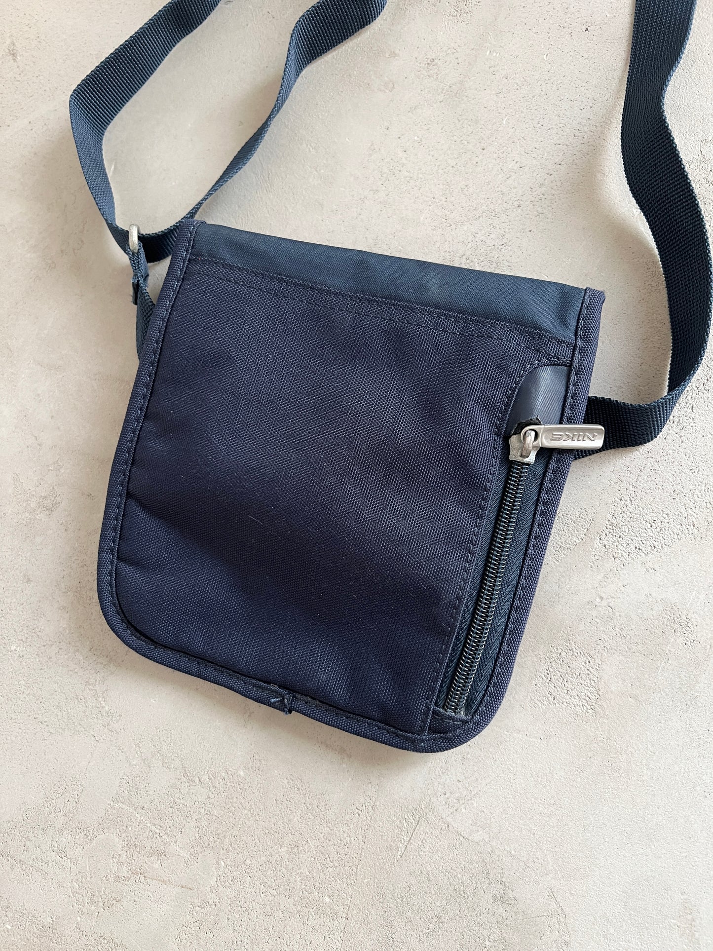 NAVY NIKE BAG - 2000S