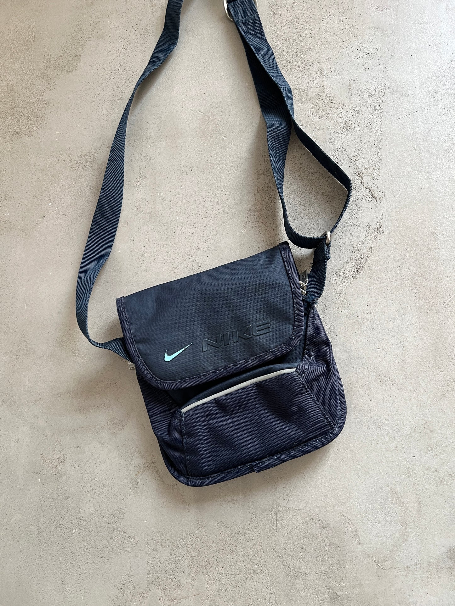 NAVY NIKE BAG - 2000S